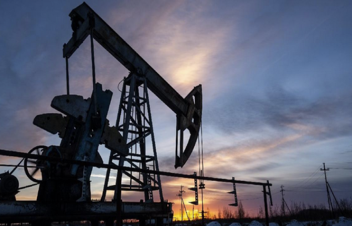 Fitch, 2024 petrol fiyatı tahminini artırdı